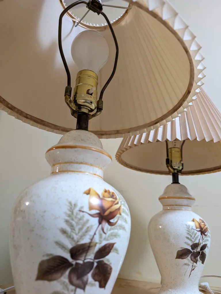 Pair of Vintage 1981 Table Lamps with Floral Design image indicator(2)
