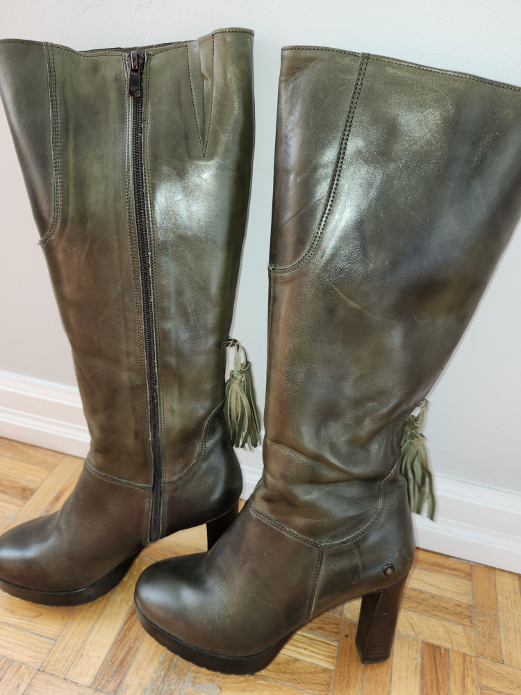 Green Leather Boots with Tassels