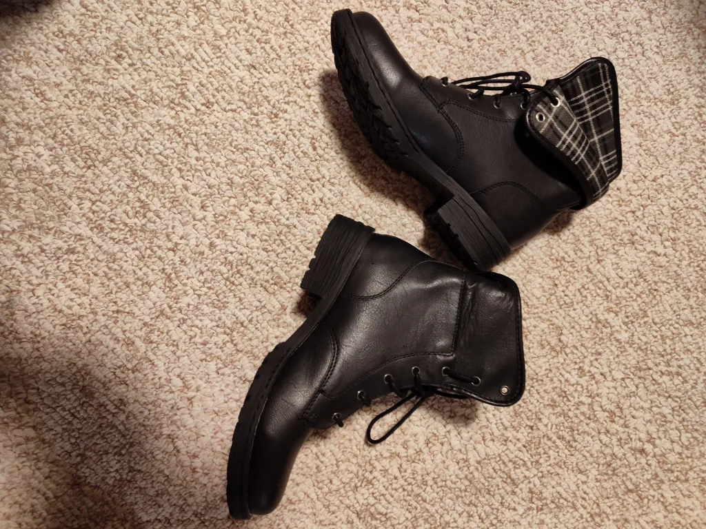 Women's Black Lace-Up Boots size 8 image indicator(3)