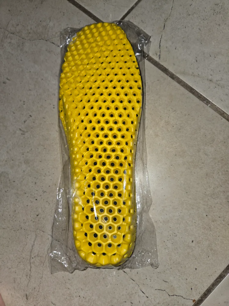 Pair of Shoe Insoles - Size 35 - Black & Yellow Insoles image indicator(2)