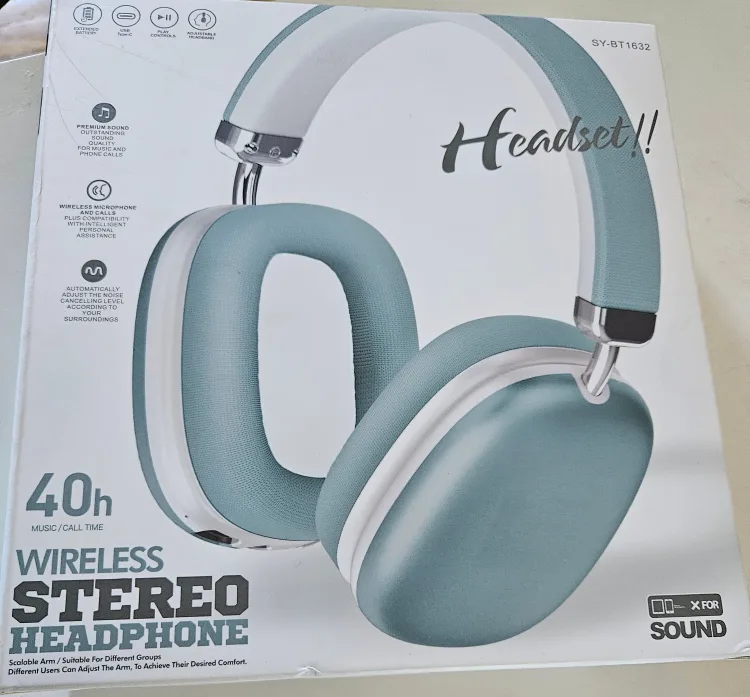 BNIB)Wireless Headphones with 40h Playtime thumbnail