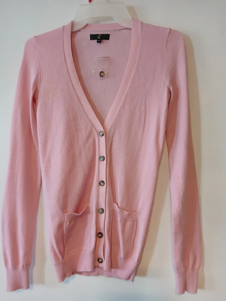 4 pc Women's bundle. 3 Cardigans &1 Flannel Top. All $10 FIRM. image indicator(3)