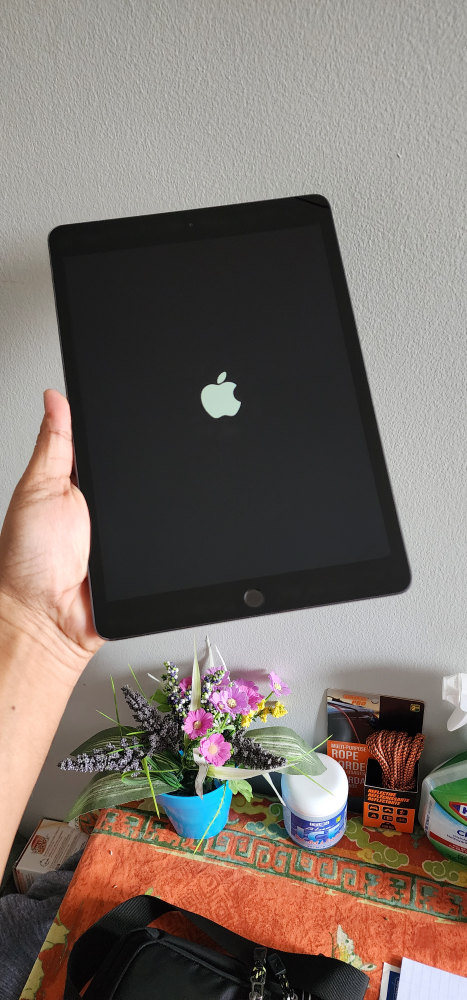 iPad 8th Generation - 32GB - Space Grey - photo 2