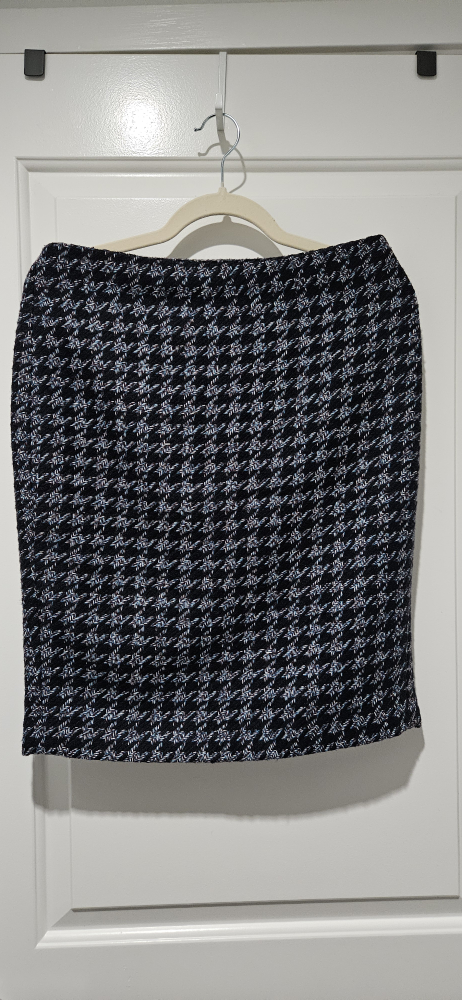 Ann Taylor Pencil Tweed Winter Skirt, Size 4, perfect for winter