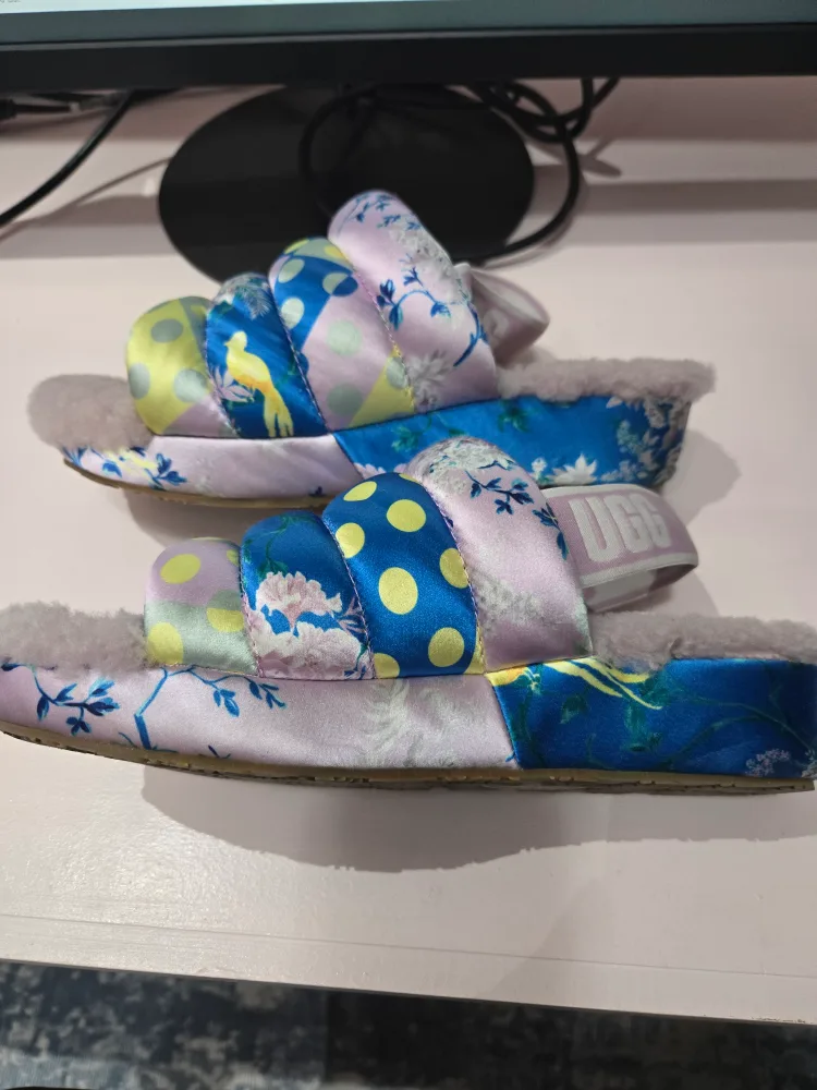 UGG Fluff Yeah Slides with Unique Multicoloured Pattern image indicator(2)