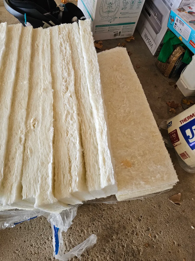 20 pieces of Johns Manville Fiberglass Insulation Batts R-12 image indicator(2)