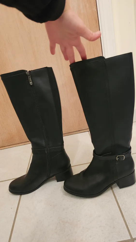 Women's Black Waterproof Winter Boots - Size 7.5 image indicator(2)