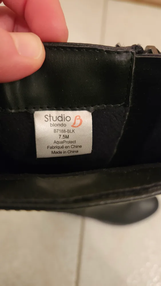 Women's Black Waterproof Winter Boots - Size 7.5 image indicator(5)