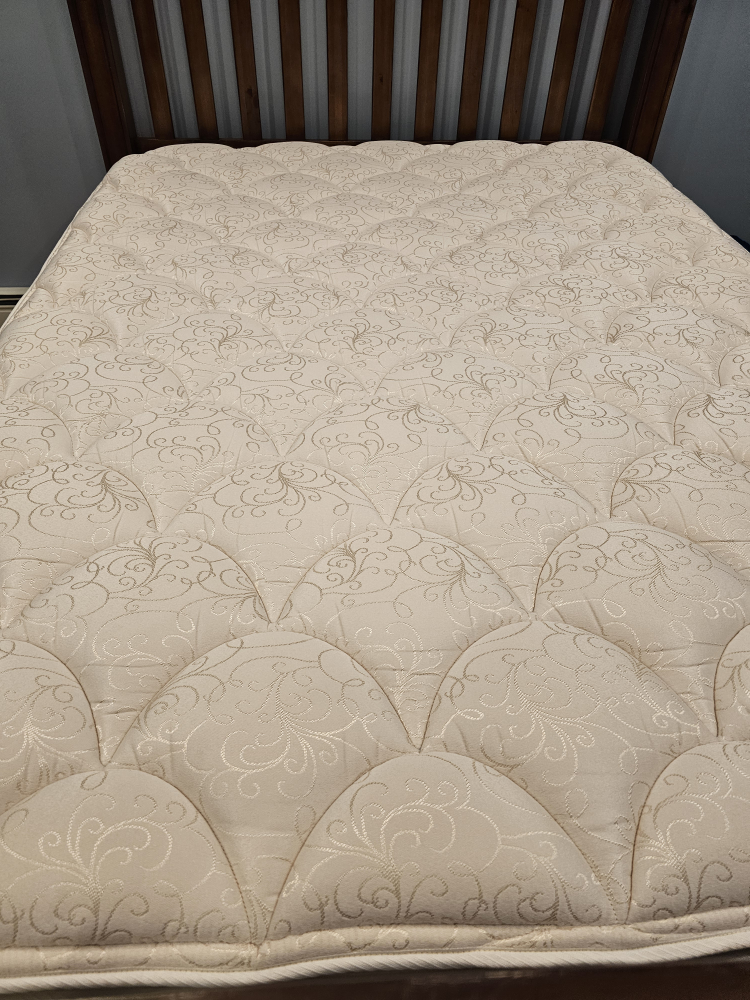Queen Size Bed - photo 5