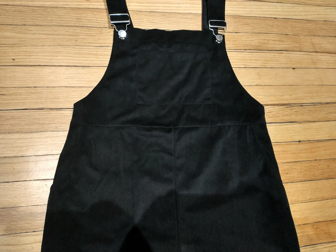 Black overall dress with pockets image indicator(2)