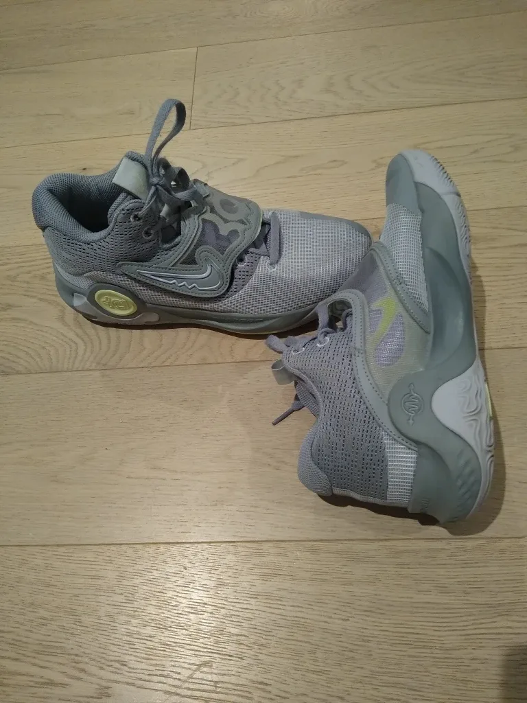 Like New! Nike KD Trey 5 X Basketball Shoes - size 8.5 image indicator(4)