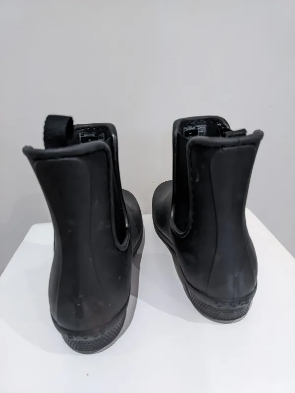 Black Crocs Women's Freesail Chelsea Ankle/Rain Boots (Size W5) image indicator(4)