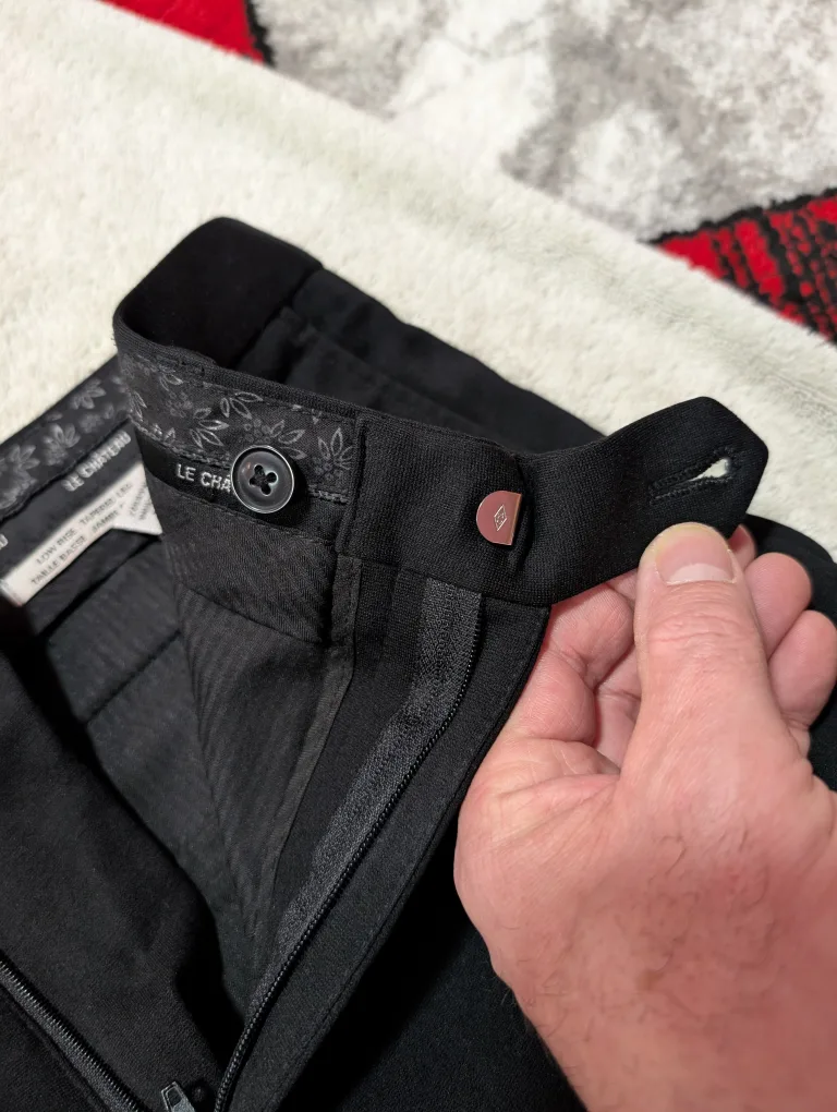Le Chateau Men's Black Dress Pants W30" L 32" image indicator(5)