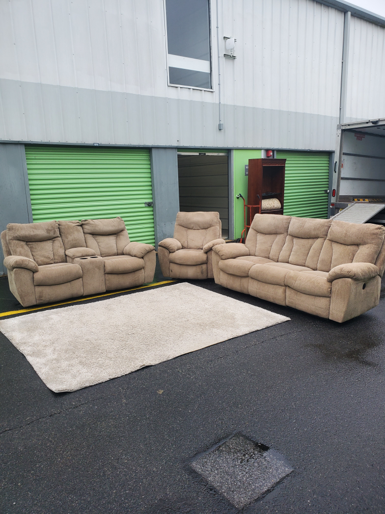 3 piece Reclining Sofa Set - Beige - Like New - photo 2