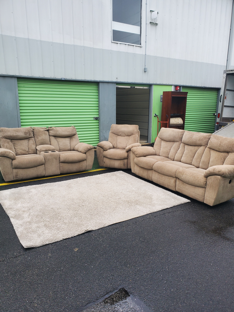 3 piece Reclining Sofa Set - Beige - Like New - photo 4