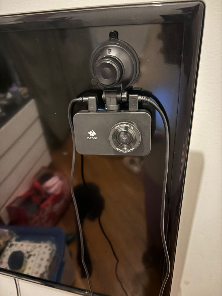 Z-EDGE R151E9 Dashcam with Suction Cup Mount - photo 2