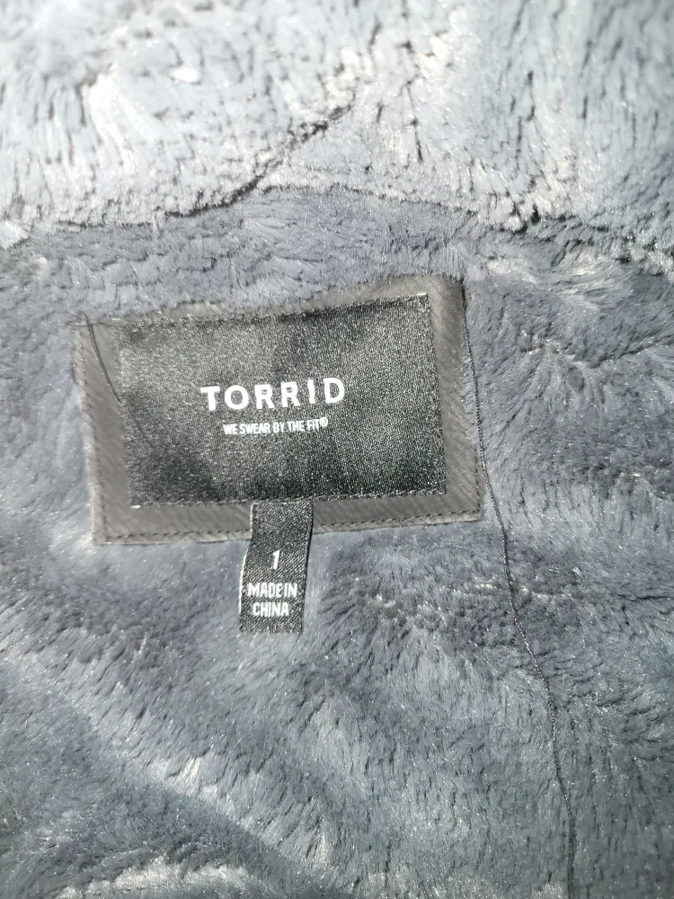Women's Sanctuary & Torrid puffer jackets Bundle image indicator(5)