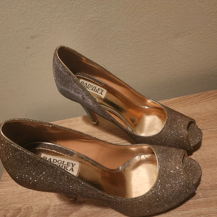 Women Designer Shoes image indicator(3)