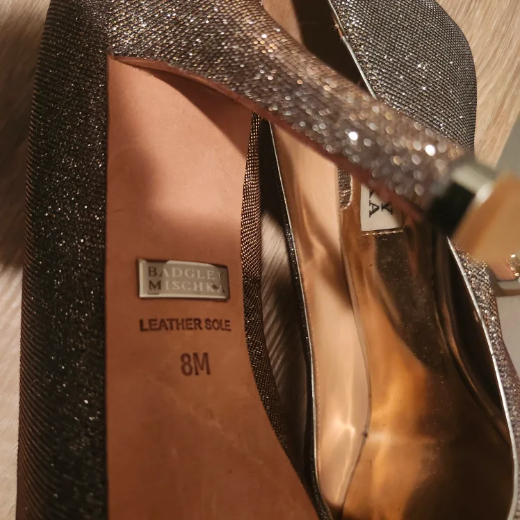 Women Designer Shoes image indicator(7)