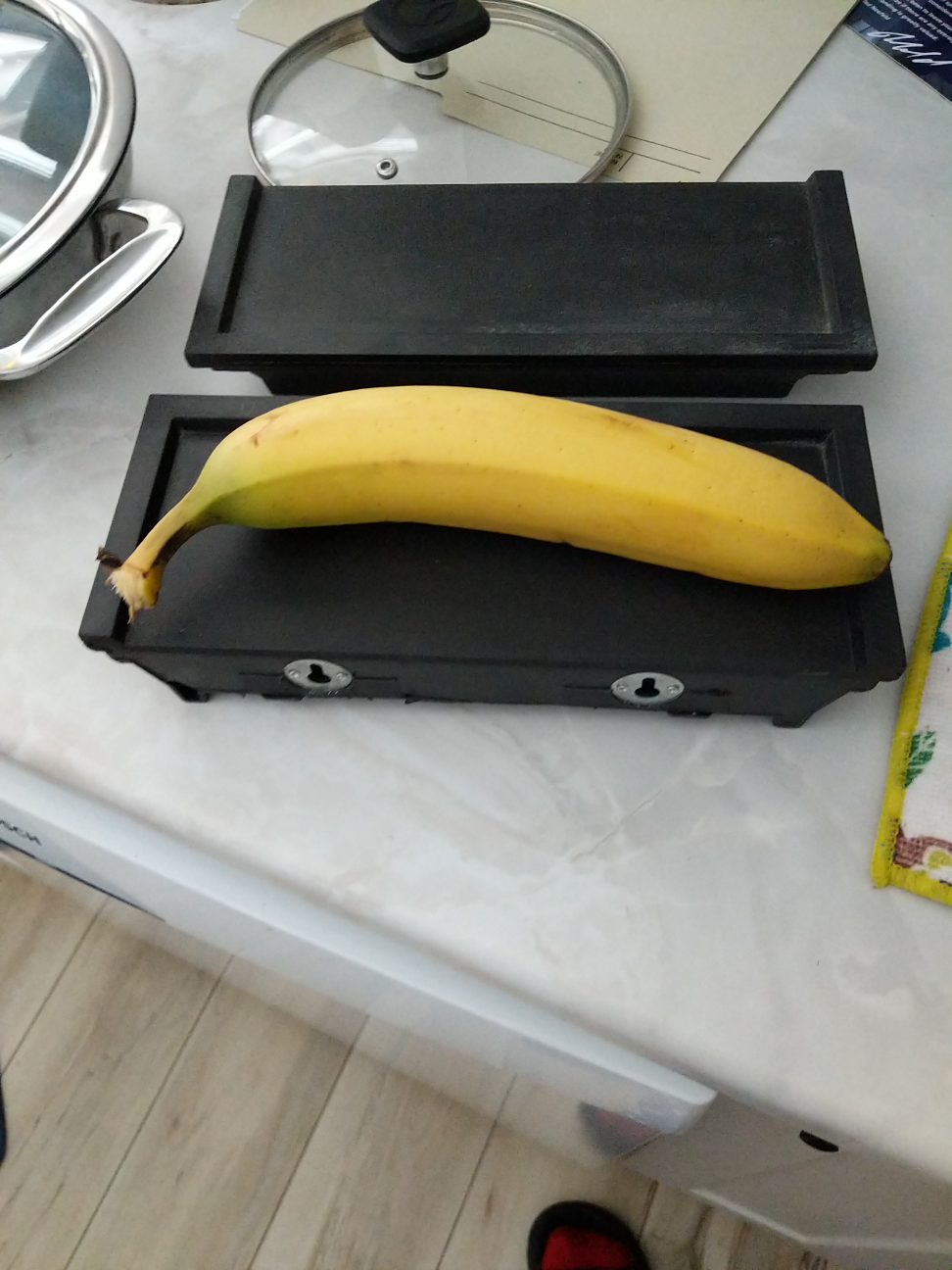 small plastic hangable shelves. - photo 3