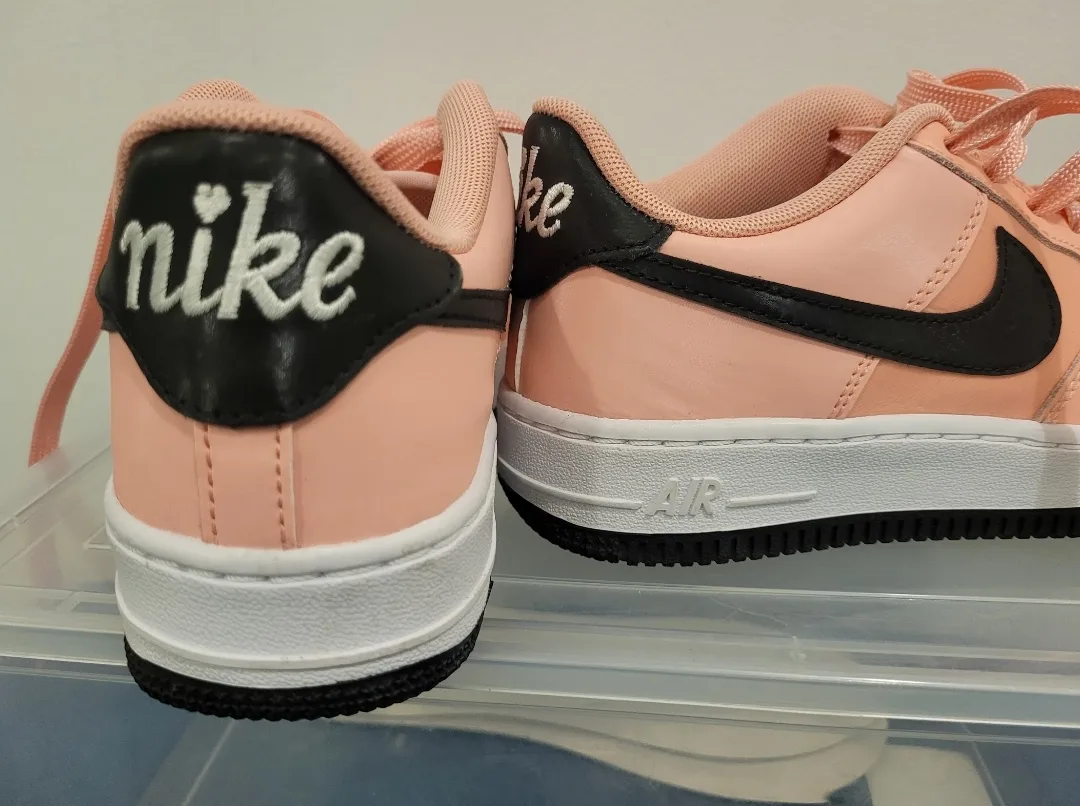 Two pairs of Nike Air Force 1 image indicator(6)