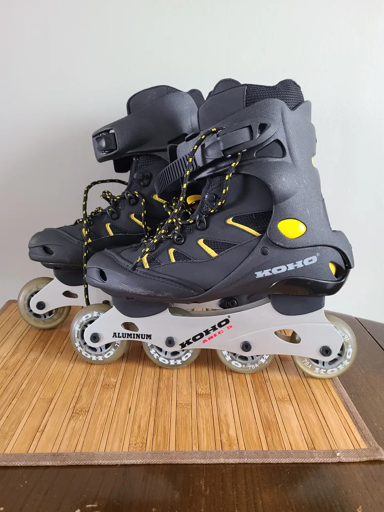 Koho Inline Skates with Bag and Protective Gear image indicator(2)