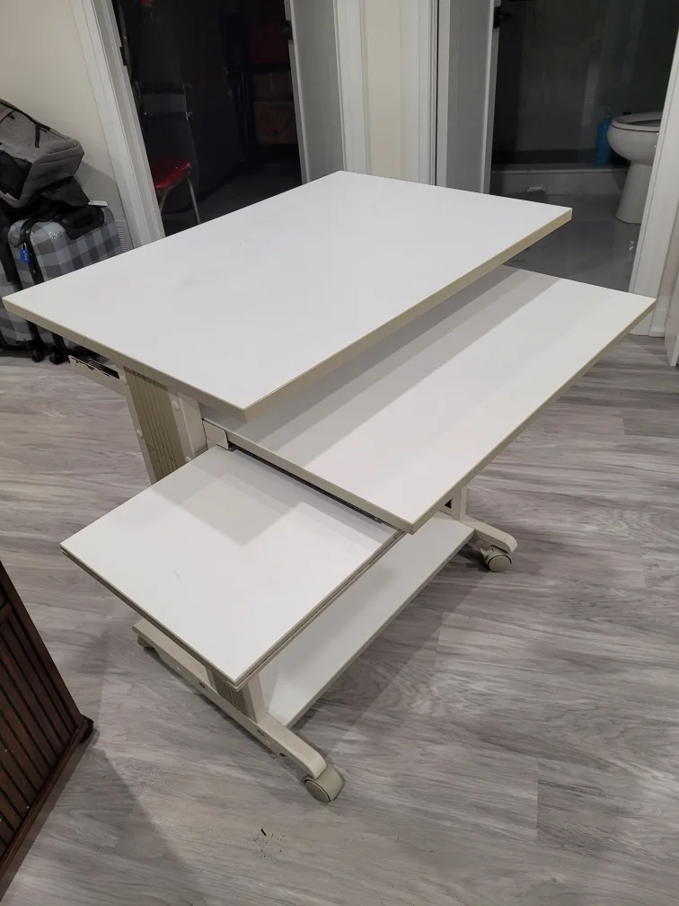 White Rolling Computer Desk with Keyboard Tray image indicator(2)