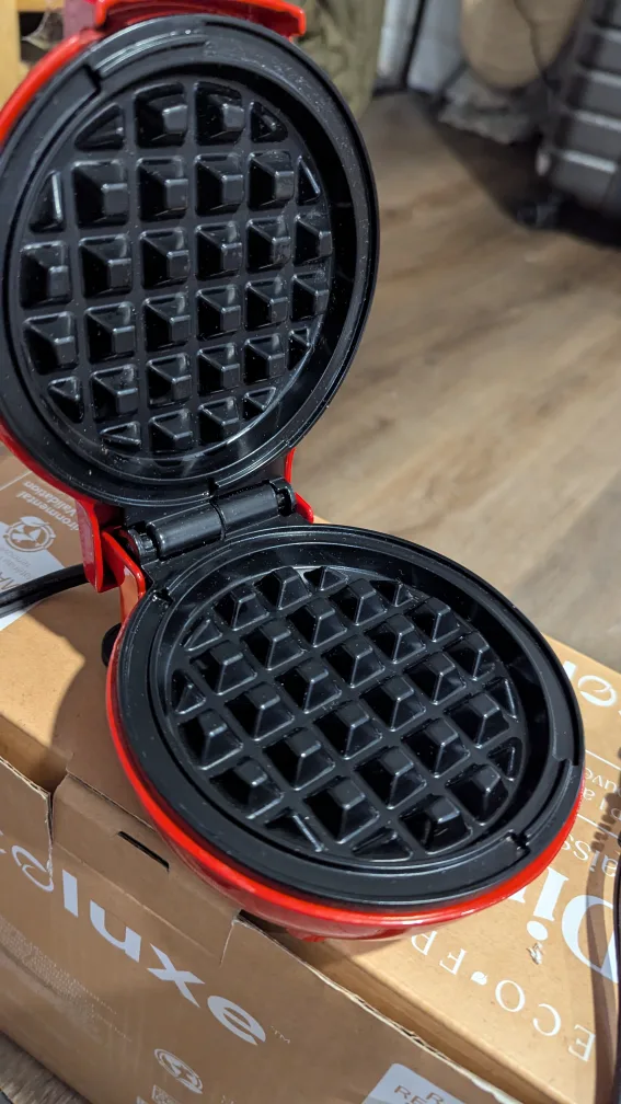 Starfrit Mini Waffle Maker image indicator(2)