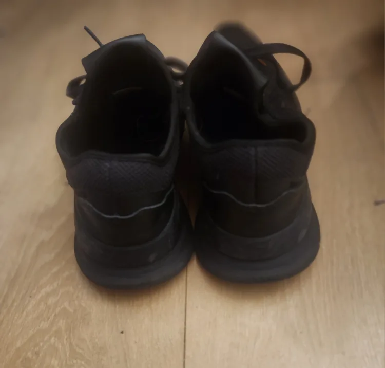 Adidas running shoes image indicator(2)