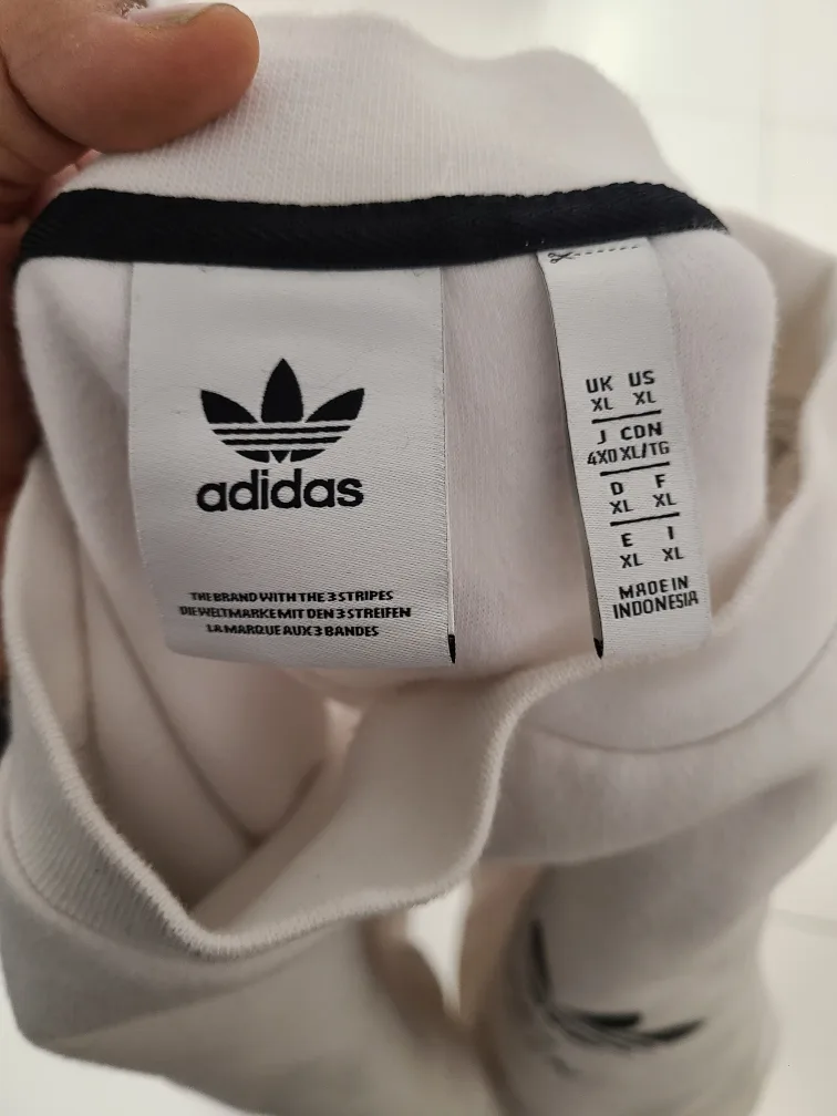 Adidas "The brand with the 3 stripes" white sweatshirt image indicator(4)