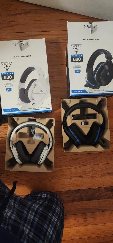 Turtle Beach  Wireless Gaming Headset - PS5 & PS4  USED image indicator(8)