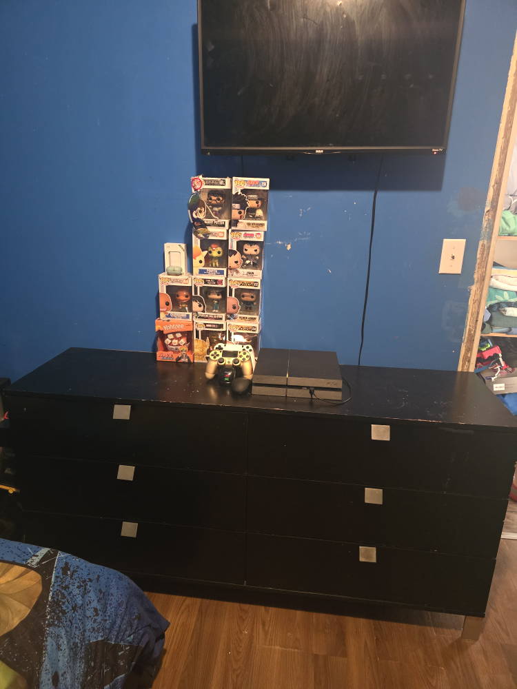 Black Six-Drawer Dresser
