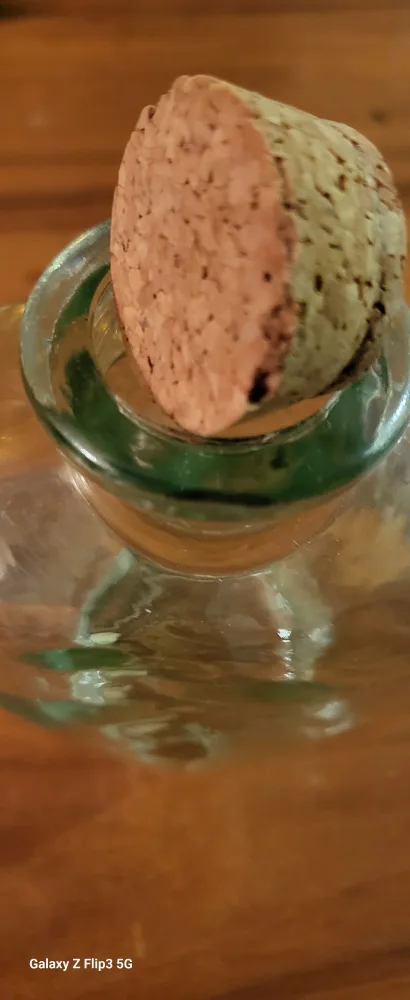 Heart-shaped glass bottle with cork image indicator(3)