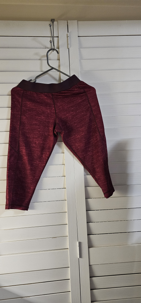 Women's Size 1/2 Maroon Cropped Leggings