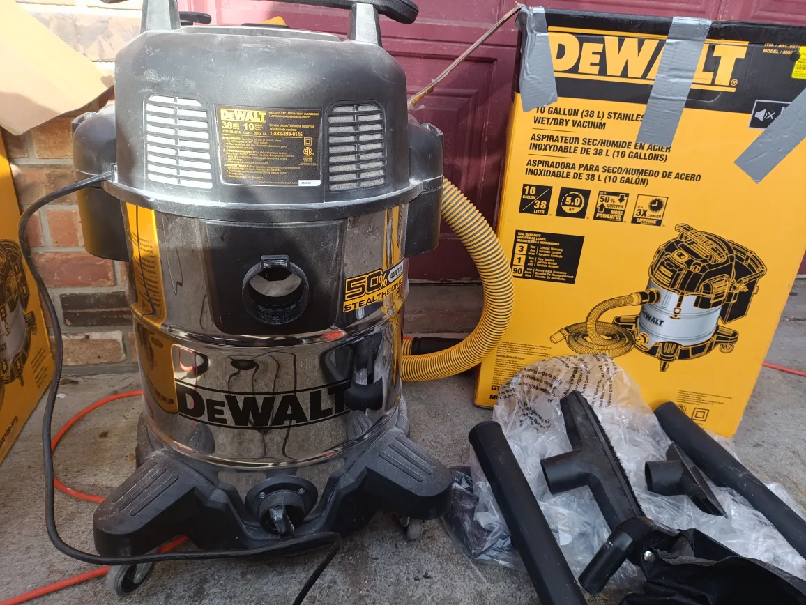 Dewalt 10 Gallon Stainless Steel Wet/Dry Vacuum image indicator(2)