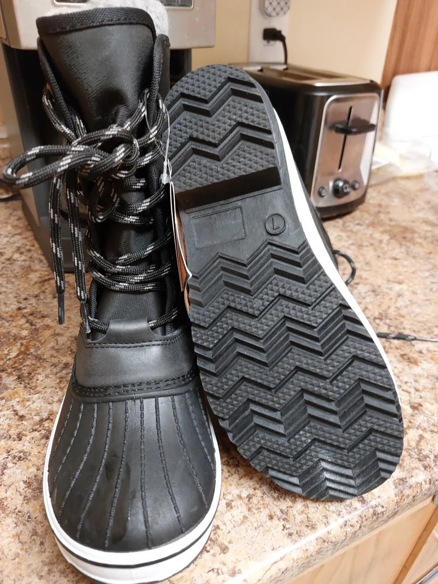 Women's Black Winter Boots Size 7 image indicator(9)