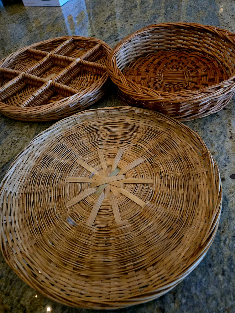 Set of Three Wicker Serving Trays #freecycle thumbnail