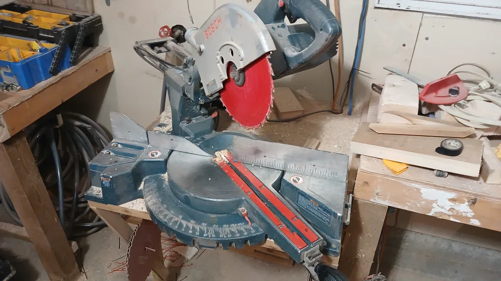 Bosch 10" Compound Miter Saw image indicator(2)