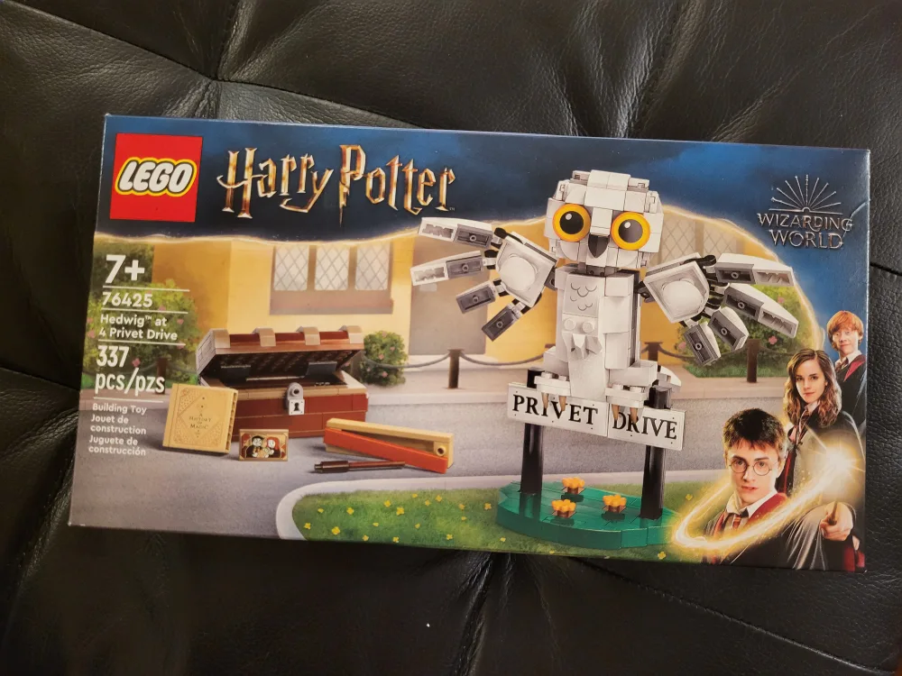 LEGO Harry Potter Hedwig at Privet Drive 76425 thumbnail