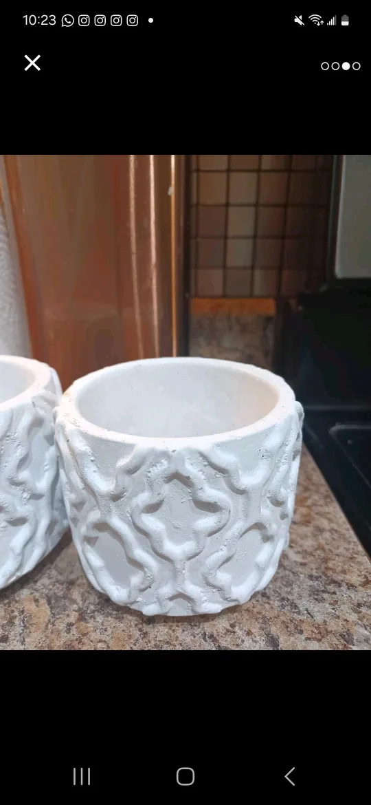 Set of 2 Small White Decorative Planters image indicator(3)