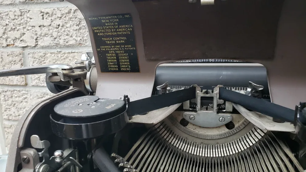 1953 Royal HHS Model Typewriter(Polish) image indicator(8)