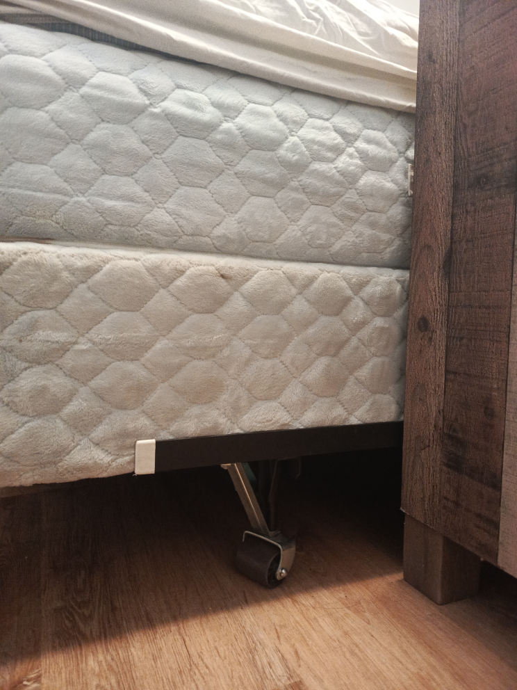 Leon's QUEEN Sized Mattress Set with FREE rolable Frame - photo 4