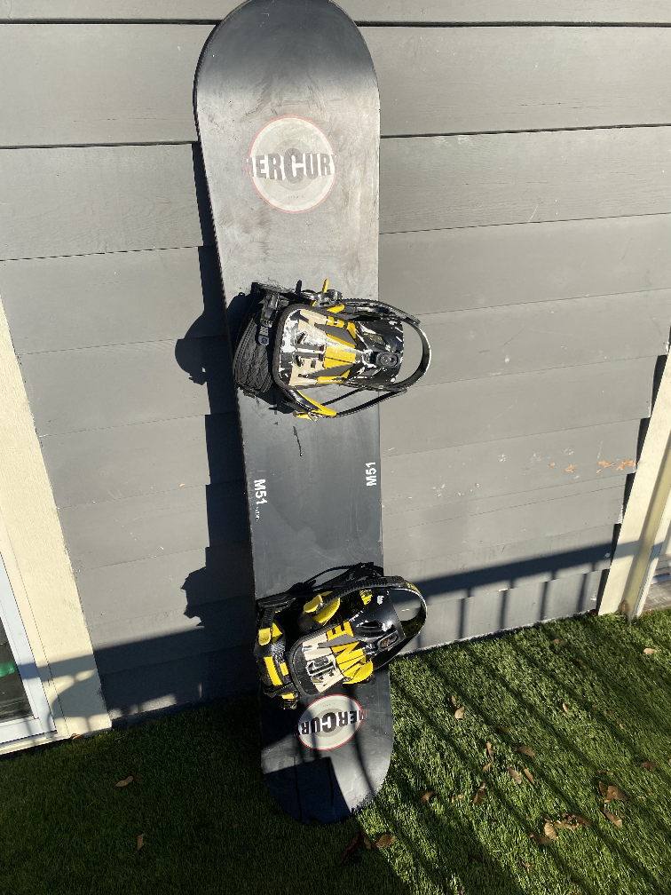 Mercury M51 Snowboard with Tnine Large Bindings