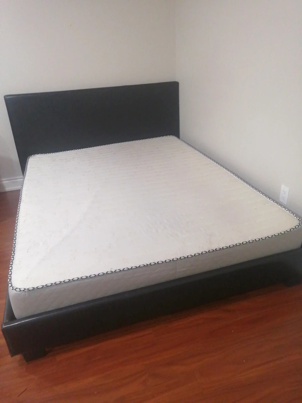 Double bed frame queen size