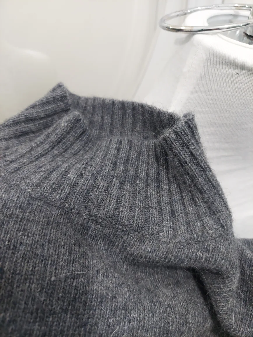 Women's Grey Short Sleeve Mock Neck cashmere blend Sweater image indicator(3)