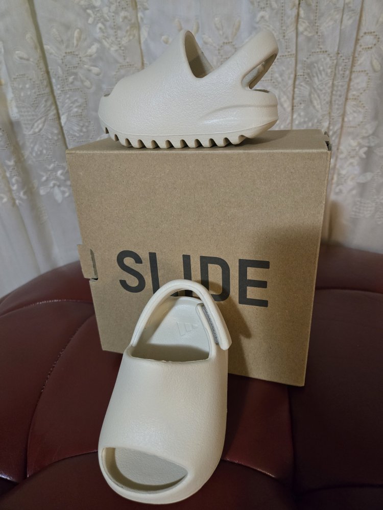 Yeezy Slide Infant Size 3k - photo 3