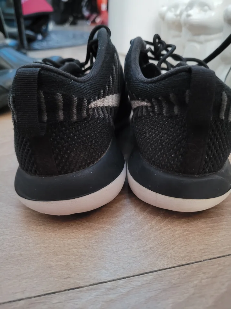 Nike Roshe One Knit Women's Running Shoes - Size 5Y image indicator(3)