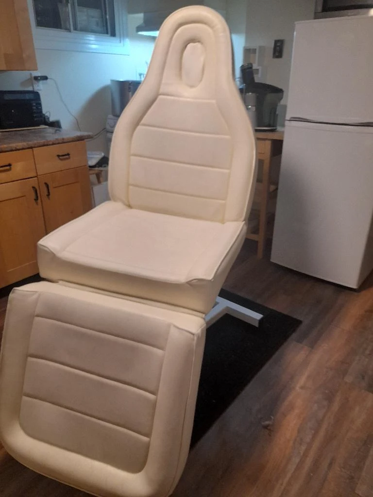 Hydraulic Massage Table - Excellent Condition