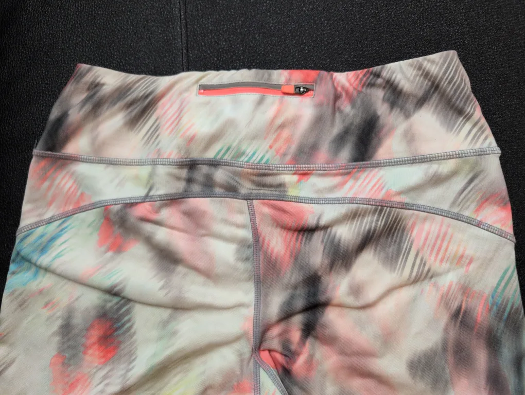 Women's workout Capris - Size M w/ free Tank Top 💚🥕 image indicator(5)