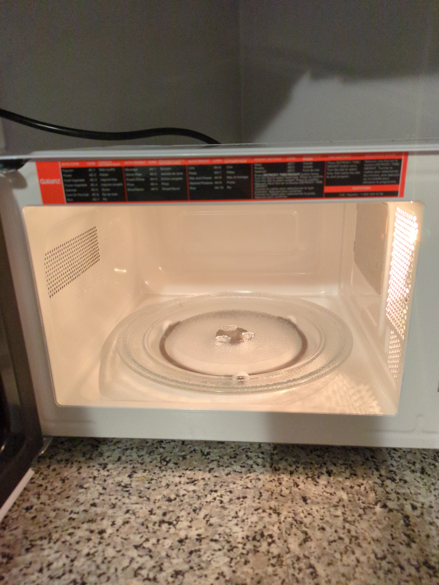 Galanz Retro White Microwave - photo 2